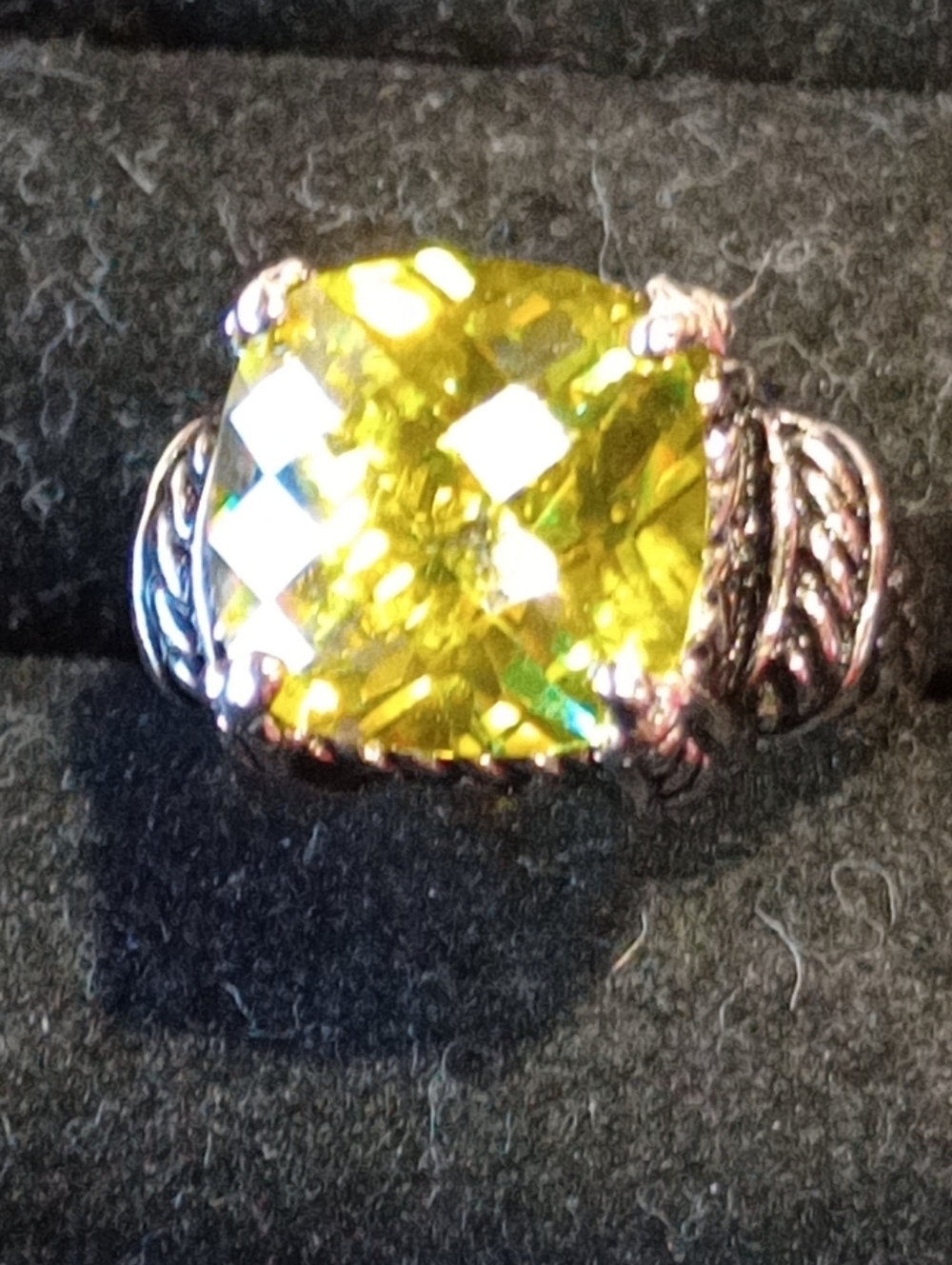 Ring Yellow/Green Cushion-Cut Gemstone Ring With PD Hallmark - Picture 5 of 15